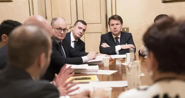 Manovra, salta l'intesa L'affondo di Renzi: \"Il governo dura? Al 50%\"