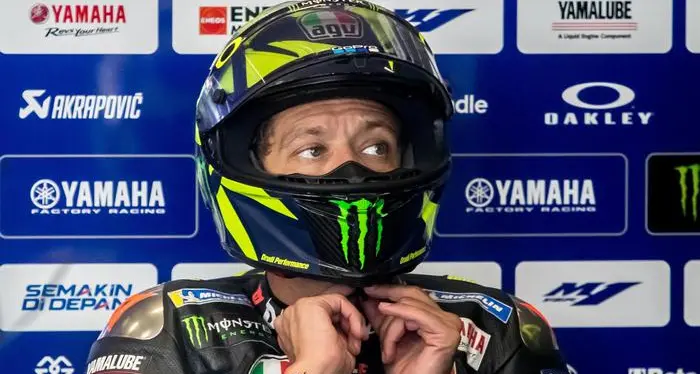 Lunedì Valentino Rossi in pista sulla Mercedes di Lewis Hamilton