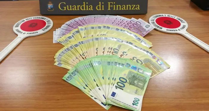 Vipiteno: fermato 46enne con 95mila euro nell'auto per contrabbando di valuta