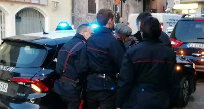 Bolzano: lite in famiglia donna morde un carabiniere intervenute tre pattuglie