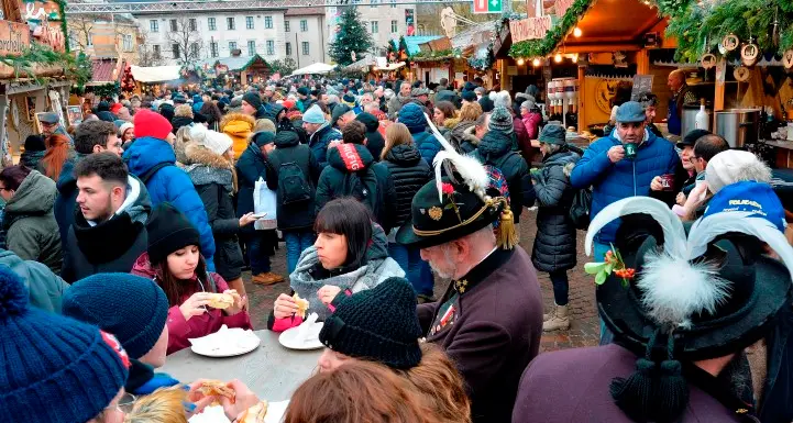 Niente Santa Lucia e mercatini l'ordinanza di Ianeselli: stop anche alle giostre