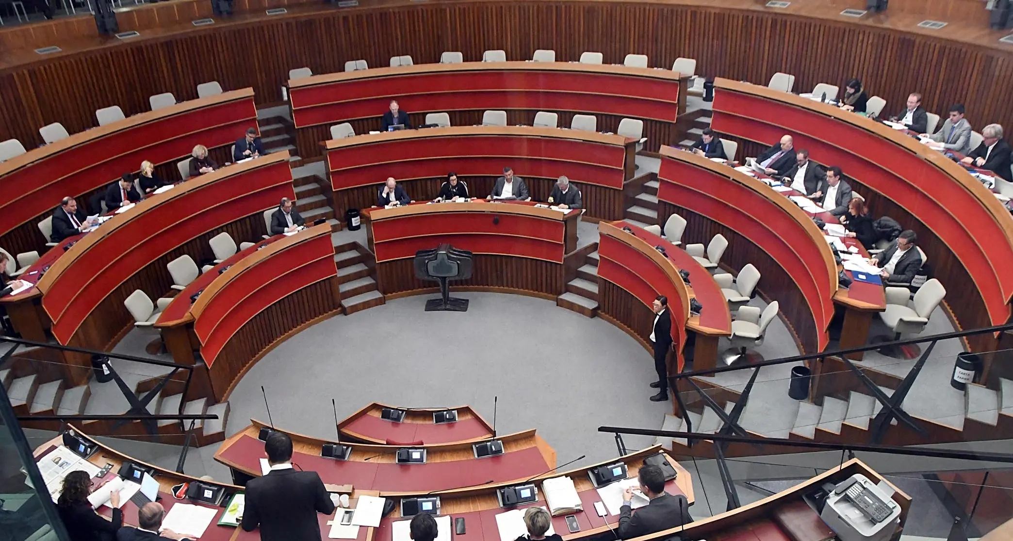 Ecco i redditi dei consiglieri Degodenz top, leghisti in coda