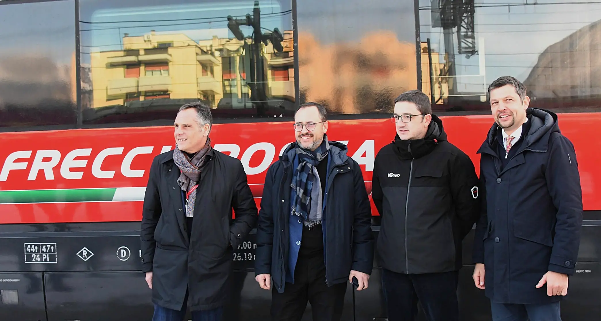 Bello il «Freccia» diretto per Milano ma ha orari assurdi, e Trenitalia sposta quello delle 5 per Roma, utenti infuriati