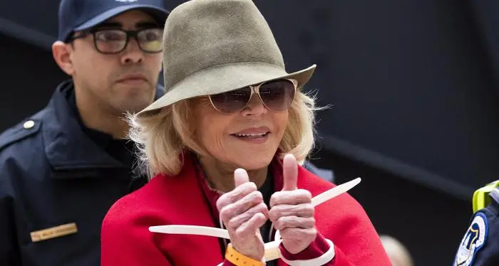 Jane Fonda sta con Greta: arrestata per la quinta volta a 82 anni, davanti alla Casa Bianca