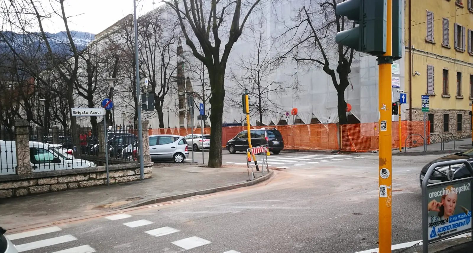 Scontro in città nella notte: quattro feriti in via Brigata Acqui