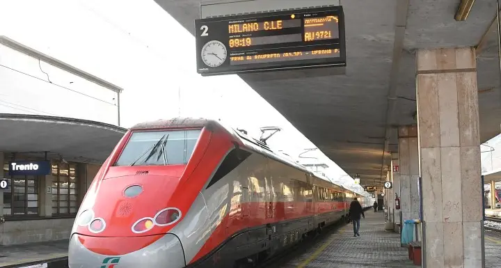 Treni, caos ritardi sulla linea del Brennero Quindicimila trentini costretti ogni giorno ad attendere il passaggio delle “Frecce”