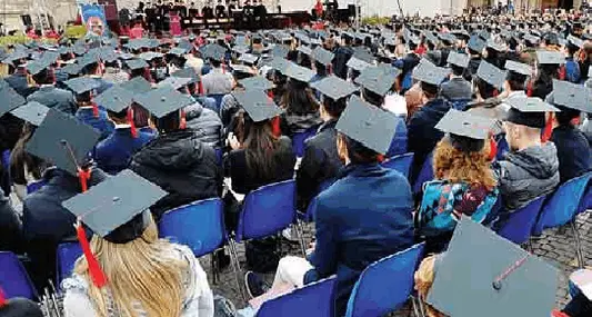 Il libro del professore? Copiato dalla tesi dello studente Deve pagare 25mila euro