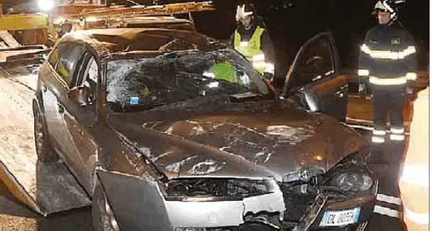 Incidente al cavalcavia di Ravina Auto urta il guardrail e si ribalta