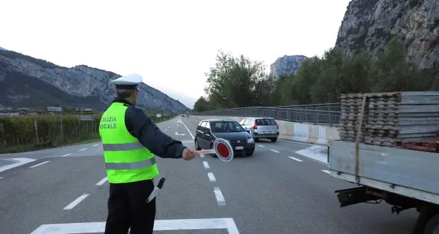 Alto garda, troppi incidenti per colpa del cellulare
