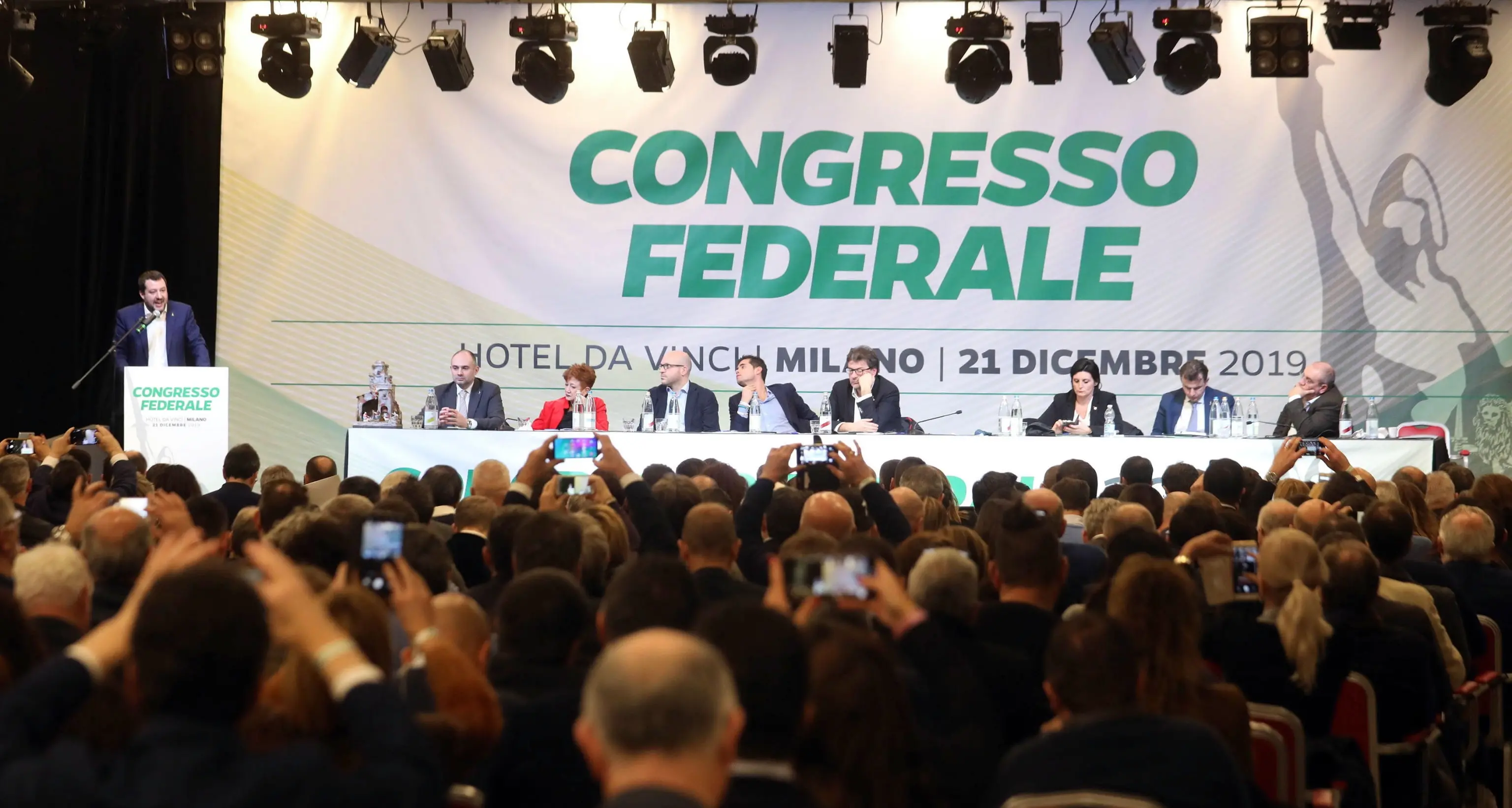 La Lega diventa «nazionale» cambia statuto, Bossi messo da parte e Salvini comanda sempre più