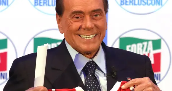 Berlusconi show alla cena di Natale Punge Galliani: «Pensa al Monza anche di notte, non sc... più»