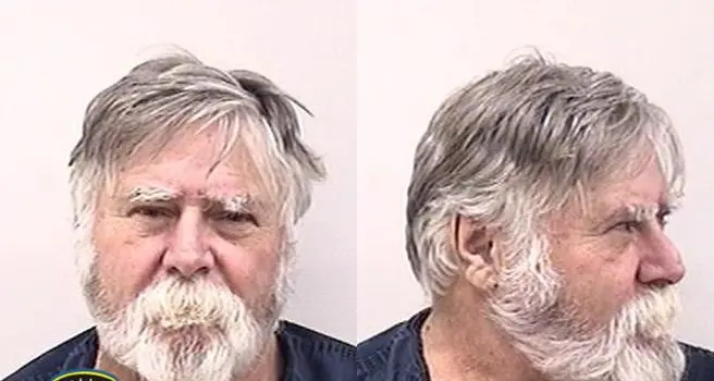 Usa: rapinatore-Babbo Natale lancia soldi rubati a passanti