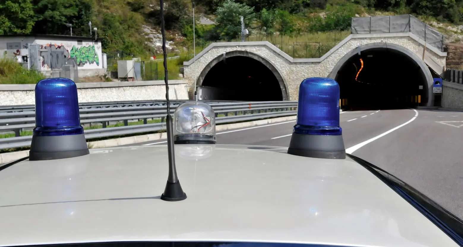 Massi sul Bus de Vela, Gardesana chiusa fra Cadine e Trento
