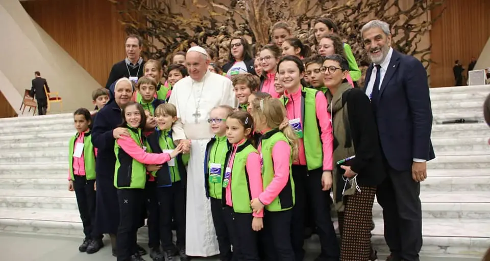 L'abbraccio musicale tra il Minicoro e il papa