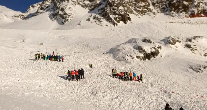 Tre morti sotto la valanga sulle piste della Val Senales: la procura apre l'inchiesta
