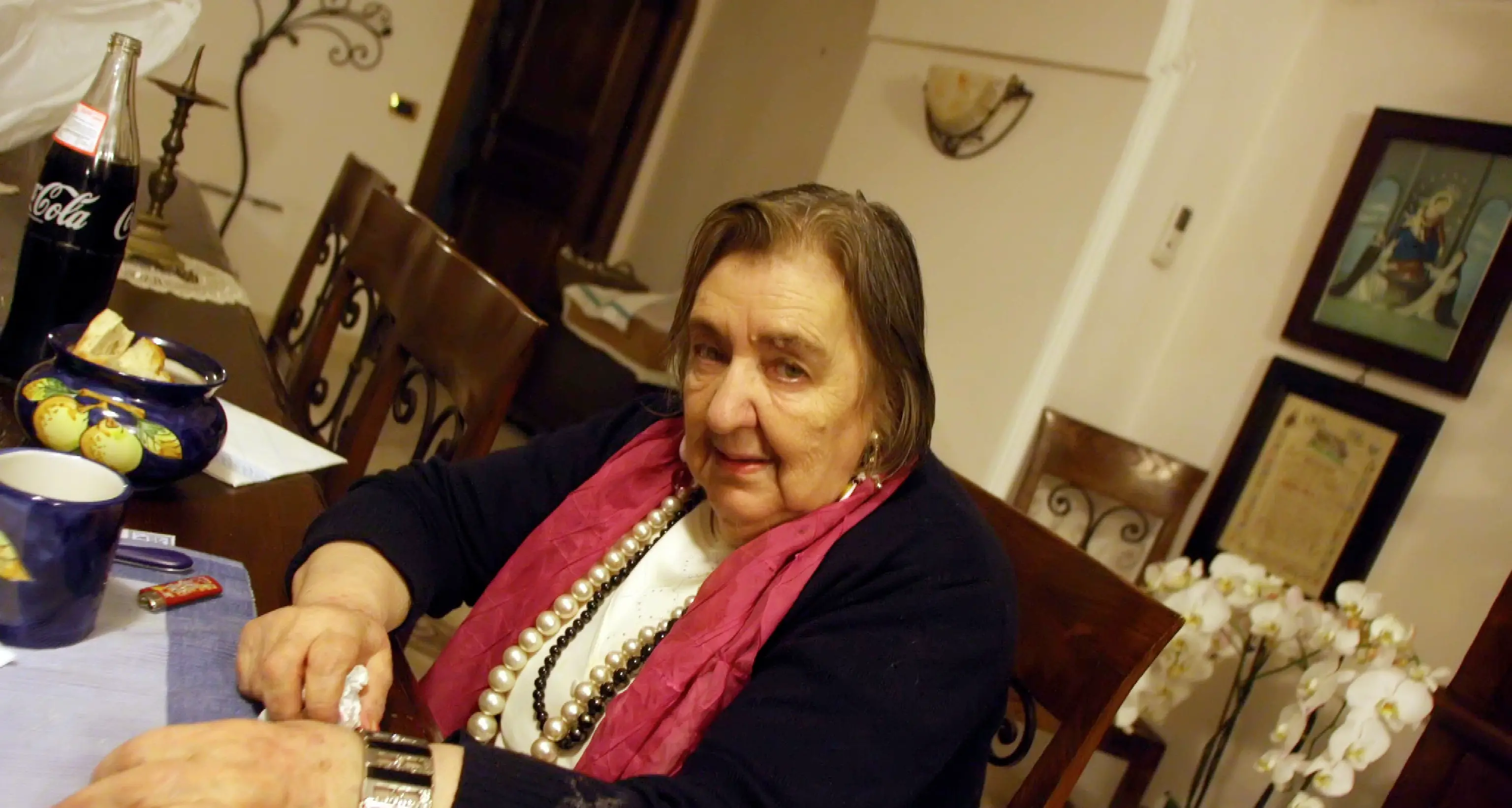 Dieci anni fa moriva la poetessa Alda Merini: la sua eredità e la sua avventurosa carriera
