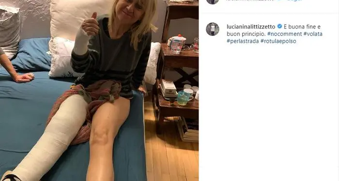 Luciana Littizzetto cade in strada frattura di rotula e polso, lei sorride: \"Buona fine e buon principio\"