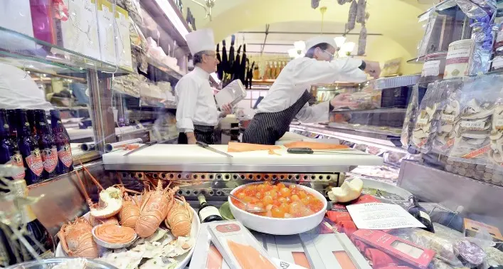 Capodanno, la spesa per il cenone sale a 94 euro a famiglia
