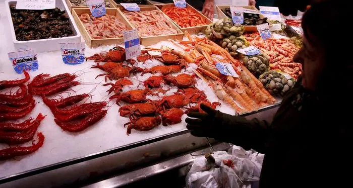 Capodanno, 7 italiani su 10 lo trascorrono a casa