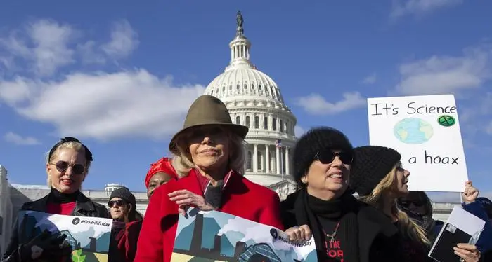 Clima: sit-in di Jane Fonda arrestata per la quarta volta