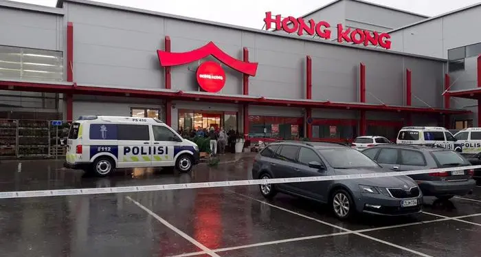 Entra a scuola armato di spada Finlandia, un morto e 10 feriti