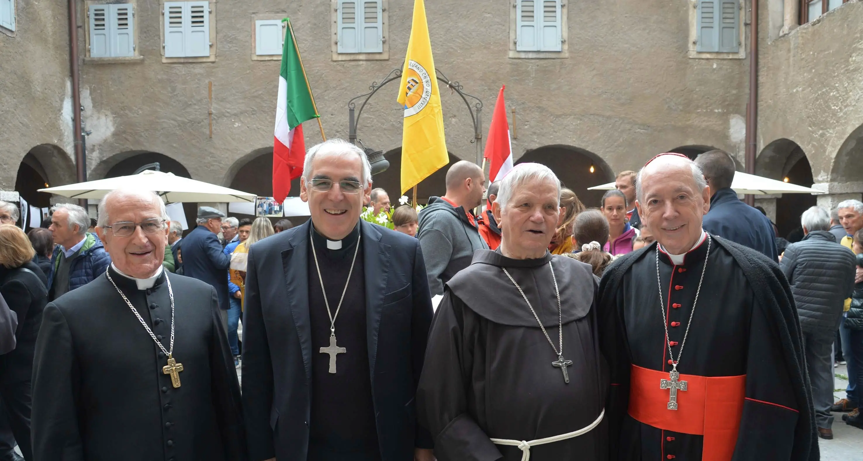 Una festa per due vescovi: auguri di compleanno a Lauro Tisi e padre Pachi
