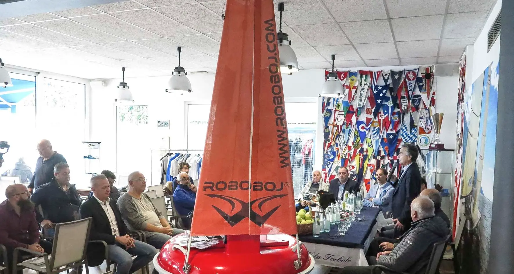 Con le \"boe robot\" il Garda resta pulito