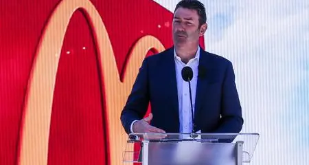 Boss di McDonald's silurato per una relazione con una dipendente