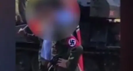 Giovani vestiti da nazisti al Lucca Comics, è polemica