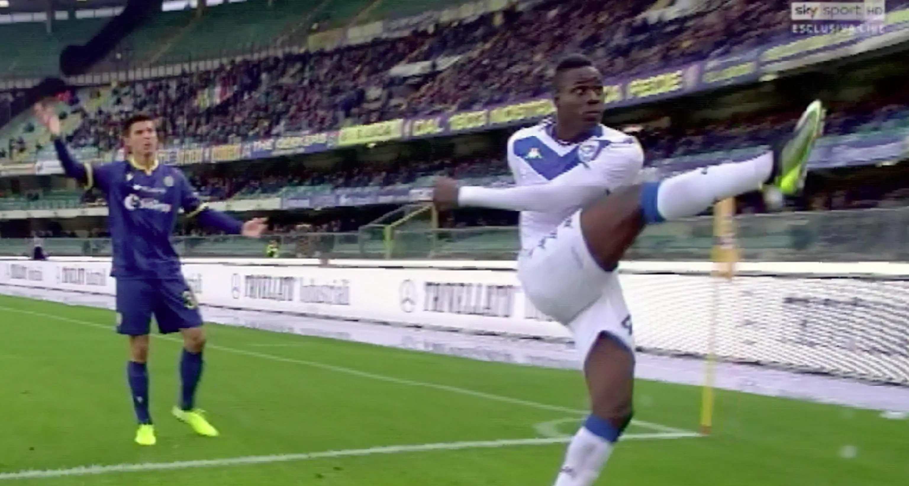Cori razzisti a Verona, Balotelli infuriato minaccia di uscire dal campo