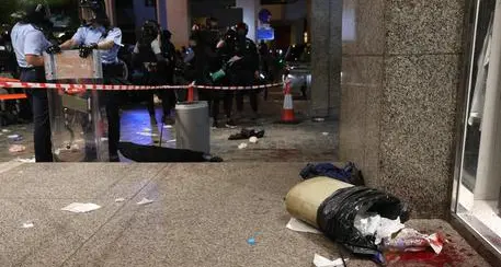 Hong Kong: arrestato aggressore del mall