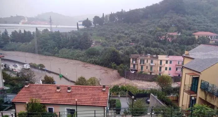 La sindaca di Sestri Levante «Preoccupati, restate a casa»
