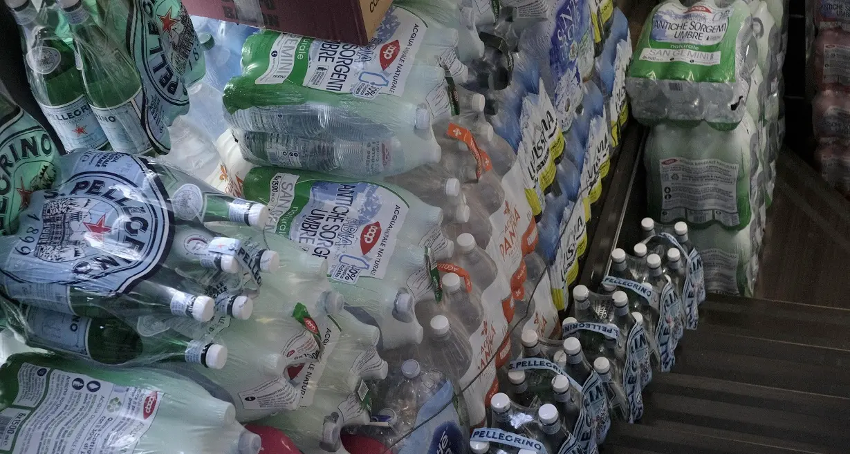 Troppa plastica, anzi no...