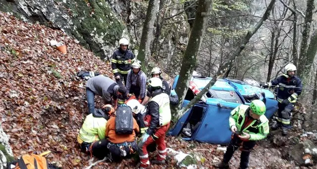 Si rovescia nella scarpata per 70 metri: ferita una 73enne