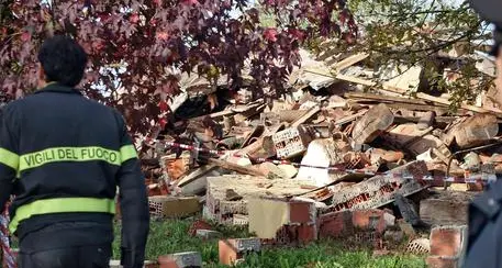 Esplosione della cascina, fermato per omicidio il proprietario