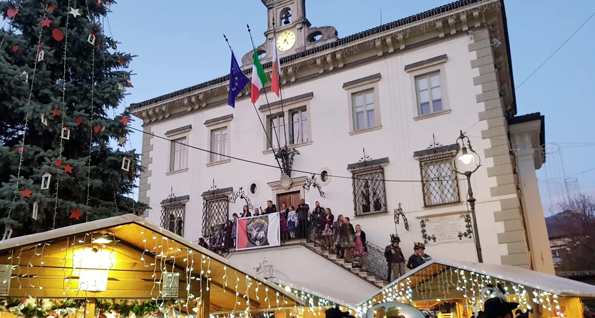 Pergine anticipa tutti: il Mercatino di Natale ha già aperto i battenti