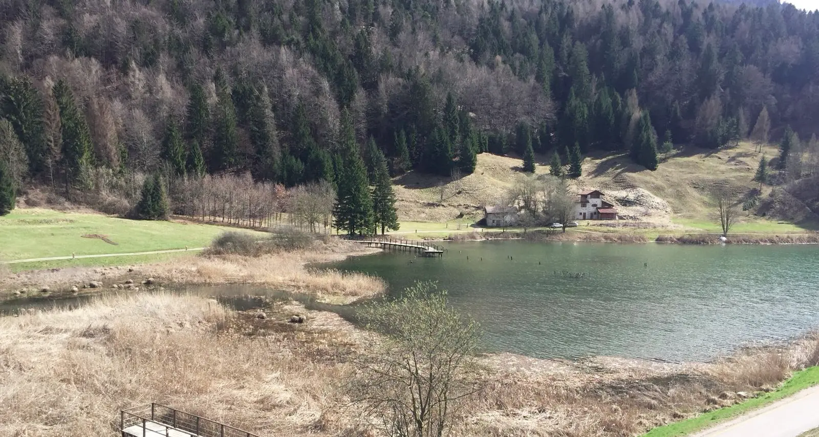 Il lago di Roncone rischia di scomparire: basterà deviare l'Adanà?
