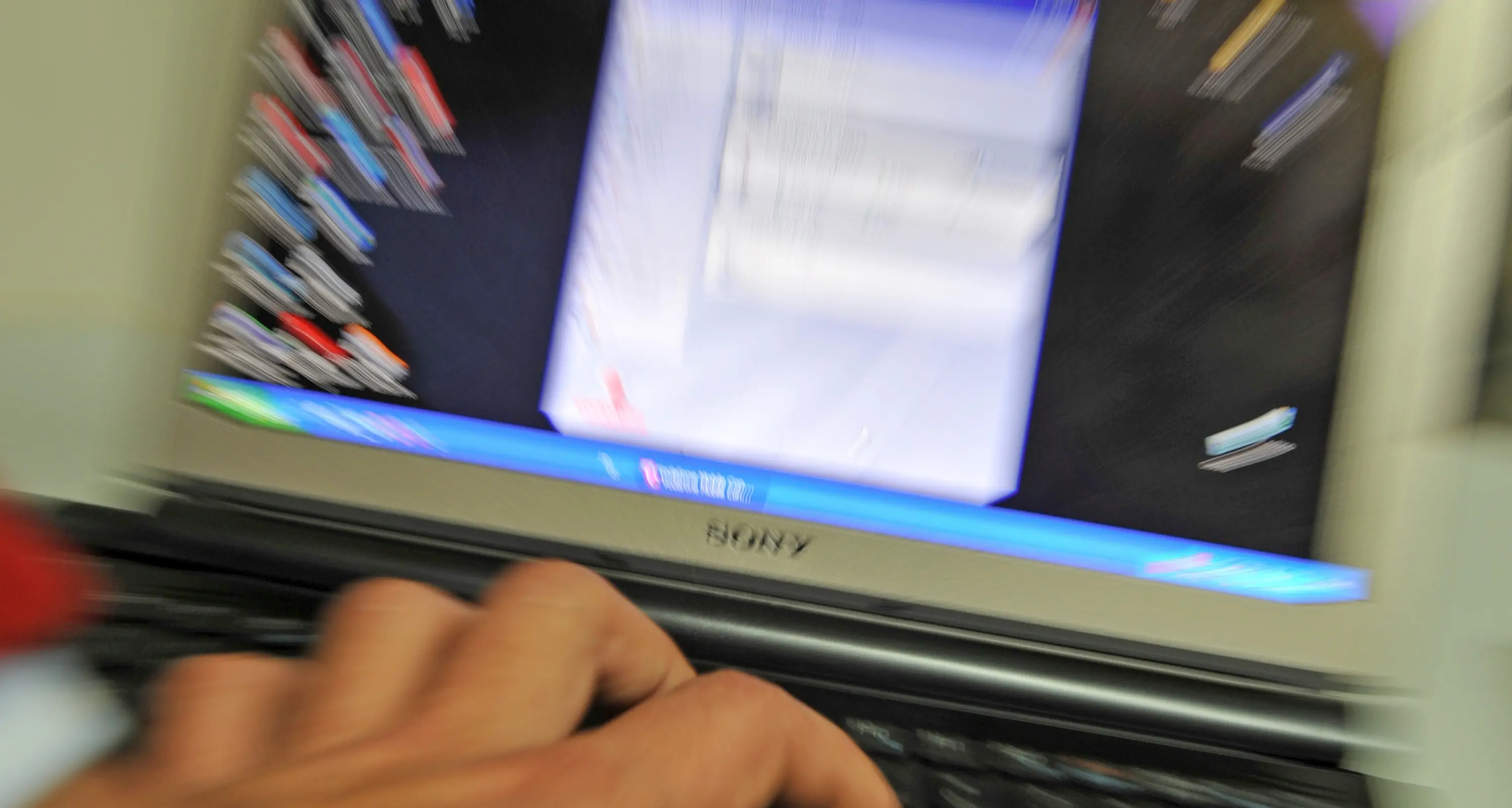 Ricatto sessuale in rete: arrestato 29enne La vittima è un giovane trentino Paga per evitare la divulgazione di foto hard
