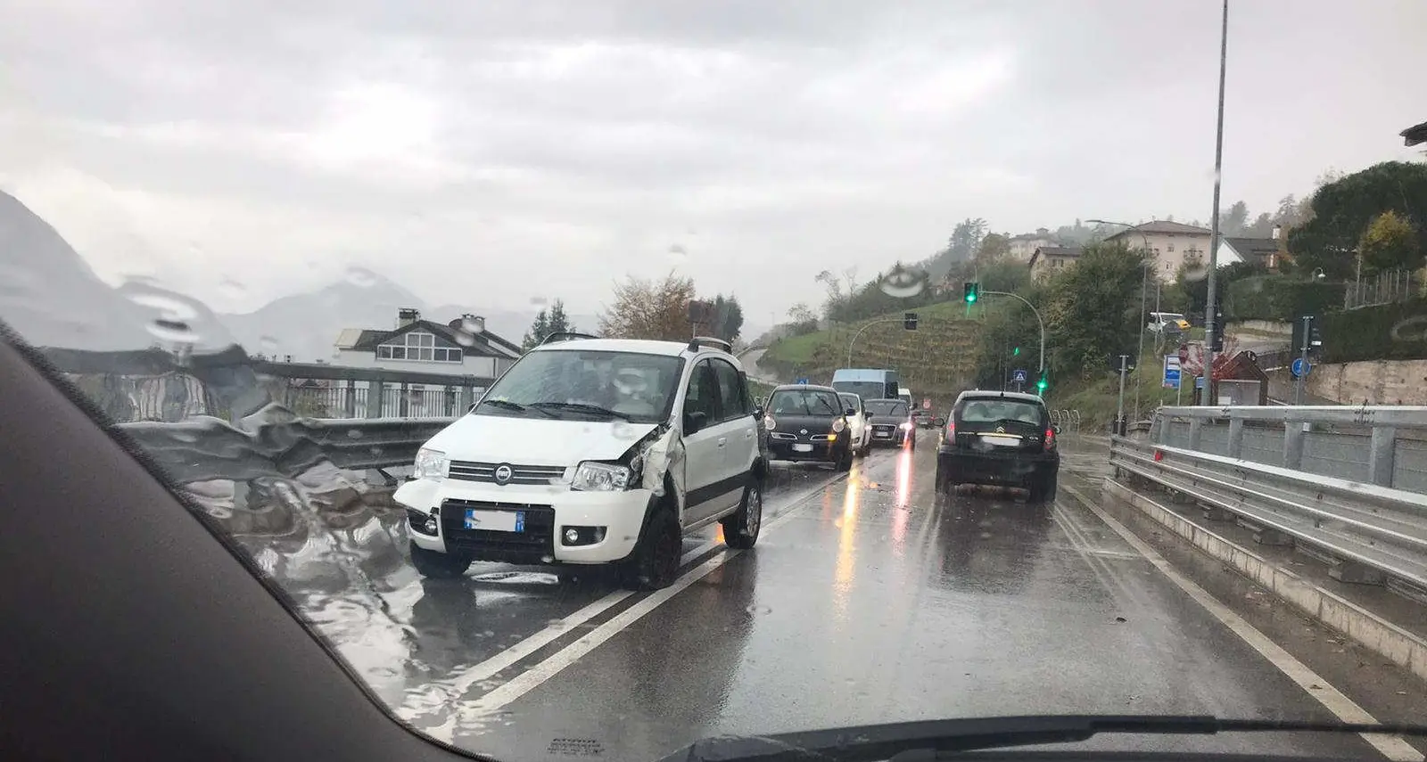Tamponamento a Ponte Regio traffico in tilt stamattina in uscita da Pergine