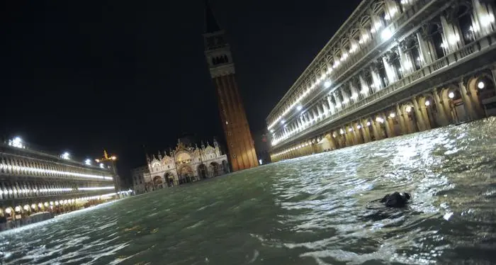 Apocalisse acqua alta Venezia è tutta sommersa gravi danni ai monumenti