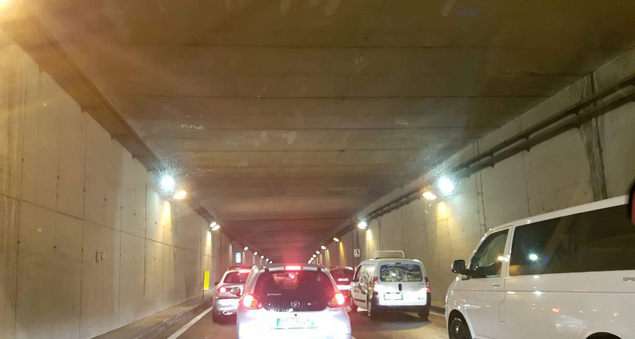 Incidente al Bus de Vela traffico bloccato in galleria infinita colonna da Cadine