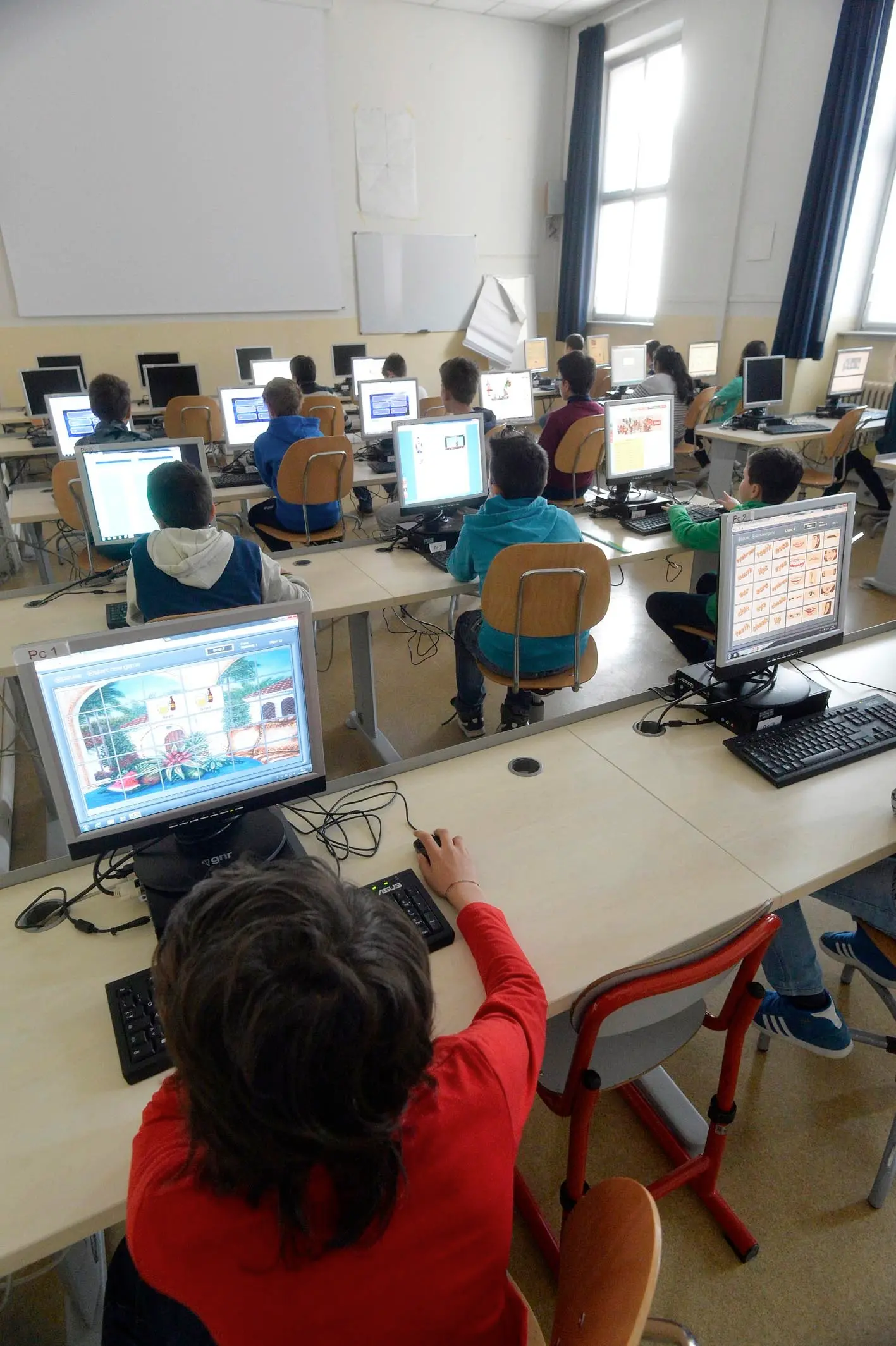 Chiusa una chat degli studenti delle medie «Manzoni» di Trento per frasi volgari, violente e razziste