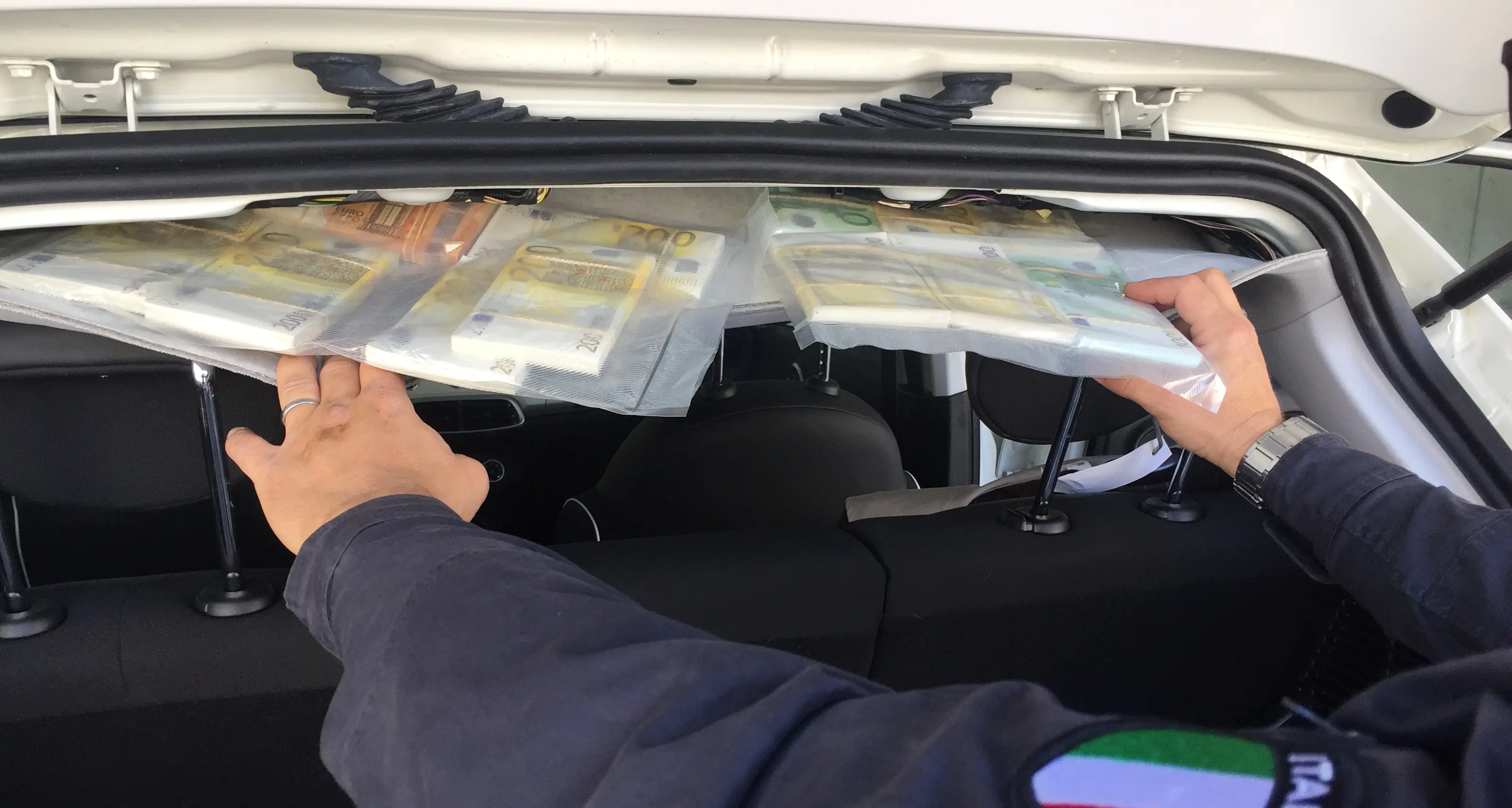 Contrabbando: sequestrati 24 tonnellate di carburanti e 28mila litri di alcolici