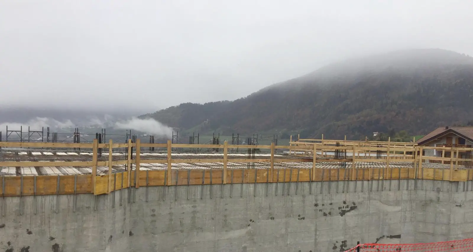 Stenico: crolla un solaio della caserma dei pompieri ancora in costruzione