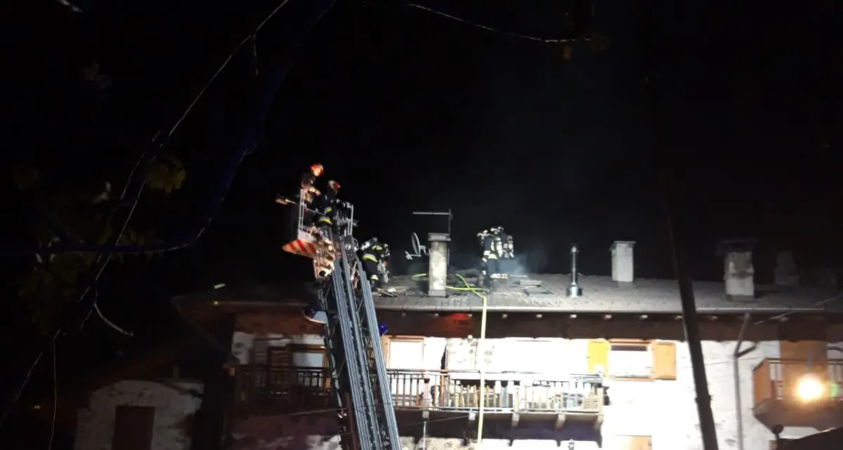 Piné, incendio nella notte: danneggiati due appartamenti