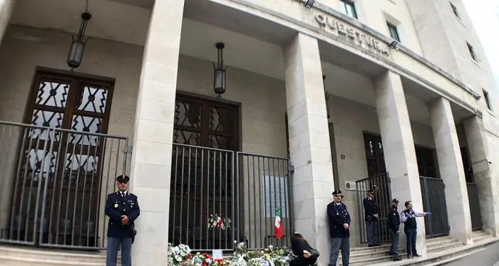 Poliziotti uccisi: la madre dell'uomo che ha sparato chiede perdono alle famiglie