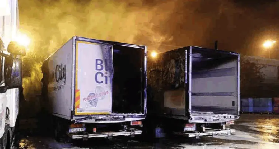 Rogo nella notte a Spini di Gardolo Distrutti due camion frigo