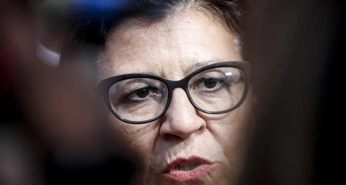 Alloggio di lusso al marito la ex ministra Trenta rinuncia «Ma ci hanno massacrati»