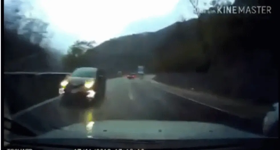 Contromano sulla Valsugana: frontale sfiorato alla galleria Corona guarda l'incredibile VIDEO