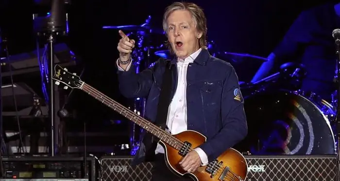 Voucher invece del rimborso: scontro con Paul McCartney